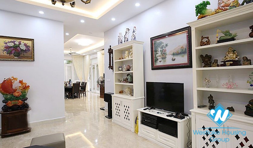 Fully furnished villa for rent with five bedrooms, very open living space